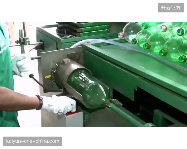 用回收塑料瓶制造的运动服，虽然听起来很环保，但其生产过程中的能耗和化学处理，是否构成了新的环境负担？